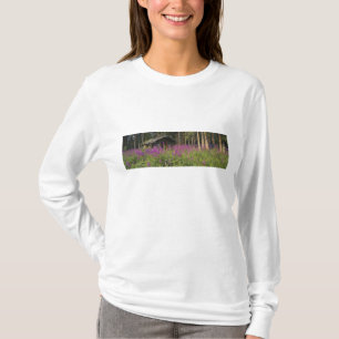 Kanada, Yukon, Gebiet Ross River, Verlassene Hütte T-Shirt