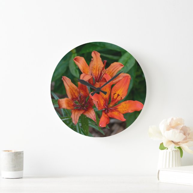 Kanadische Blumenfotografie, Orange Day Lily Große Wanduhr (Zuhause)