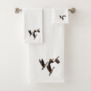 Kanadische Gänse, die in einer Herde fliegen, entw Badhandtuch Set