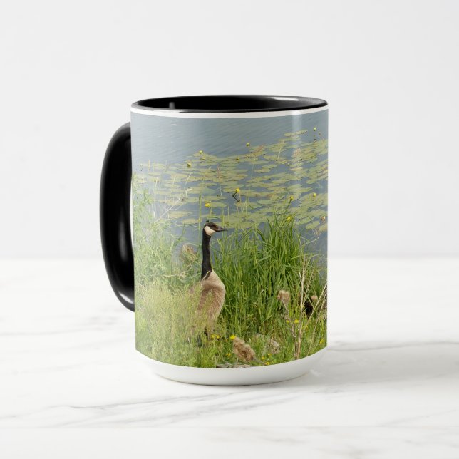 Kanadische Gänse durch Wasser Lilien Tasse (Vorderseite Links)