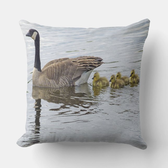 Kanadische Gänse und Goslings Kissen (Vorderseite)