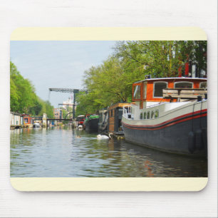 Kanal in Amsterdam Mousepad