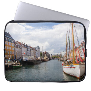 Kanal mit Booten Kopenhagen Laptopschutzhülle