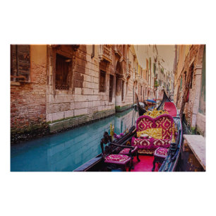 Kanal mit traditioneller Gondel in Venedig, Italie Fotodruck
