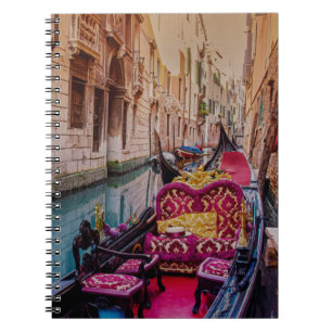 Kanal mit traditioneller Gondel in Venedig, Italie Notizblock