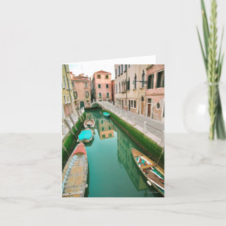 Kanal von Venedig, grünes Wasser, rosa Gebäude Dankeskarte