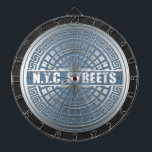 Kanaldeckel NYC Dartscheibe<br><div class="desc">NYC Straßen-Kanaldeckelt-shirts, Geschenke und Zusätze, durch Imagine das geholt Ihnen! Der Entwurf, der im Herzen von Manhattan gelegen ist, kennzeichnen unseren ursprünglichen Entwurf eines frühen New- YorkKanaldeckels mit den Wörtern in der Mitte, N.Y.C. Streets. Dieser coole Vintage Entwurf macht ein perfektes Geschenk für gebürtige New Yorker, NY Touristen, große Stadtliebhaber...</div>