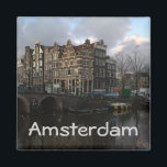 Kanäle in Amsterdam Magnet<br><div class="desc">Zwei Kanäle von Amsterdam kreuzen hier: die Brouwersgracht und die Prinsengracht. Auf dem links eine alte Kanalbrücke,  im Hintergrund Kanalhäuser.</div>