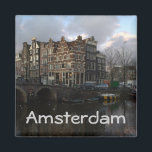 Kanäle in Amsterdam Magnet<br><div class="desc">Zwei Kanäle von Amsterdam kreuzen hier: die Brouwersgracht und die Prinsengracht. Auf dem links eine alte Kanalbrücke,  im Hintergrund Kanalhäuser.</div>