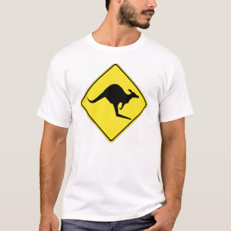 Känguru, der 1 kreuzt T-Shirt