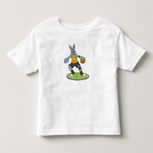 Kaninchen als Basketballspieler mit Basketball Kleinkind T-shirt