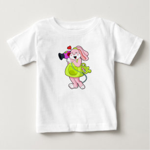 Kaninchen als Friseur mit Haartrockner Baby T-shirt