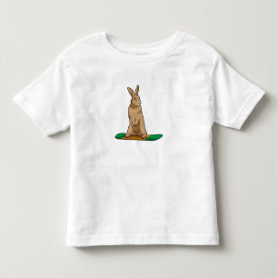 Kaninchen als Snowboarder mit Snowboard Kleinkind T-shirt
