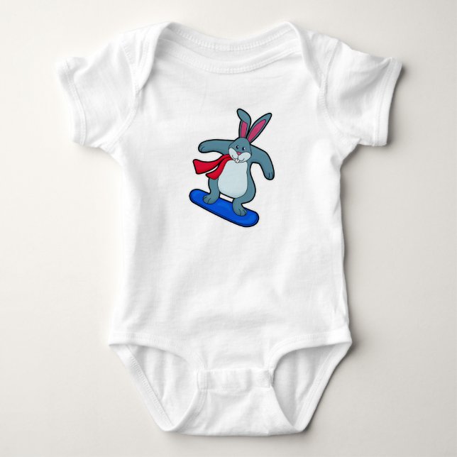 Kaninchen als Snowboarder mit Snowboard & Scarf Baby Strampler (Vorderseite)