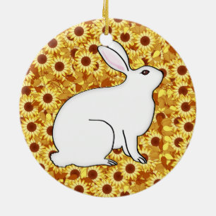 Kaninchen auf einem Bett mit Frühlingsblumen Keramik Ornament