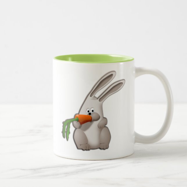 Kaninchen, das eine Karotte isst Zweifarbige Tasse (Rechts)
