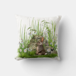 Kaninchen und Gänseblümchen im langen Kissen