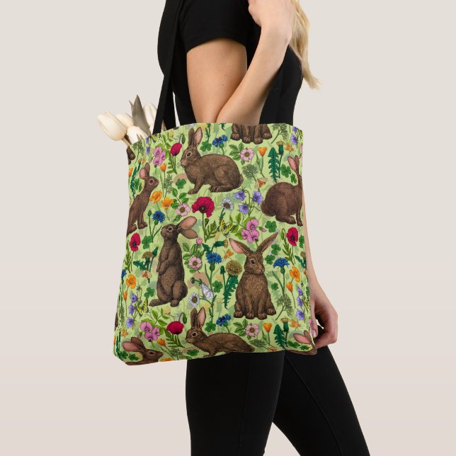 Kaninchen und Wildblumen auf Honigtau Tasche (Von Nahem)