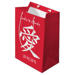 Kanji-Liebe für Sondertexte und Farbgeschenktasche Mittlere Geschenktüte