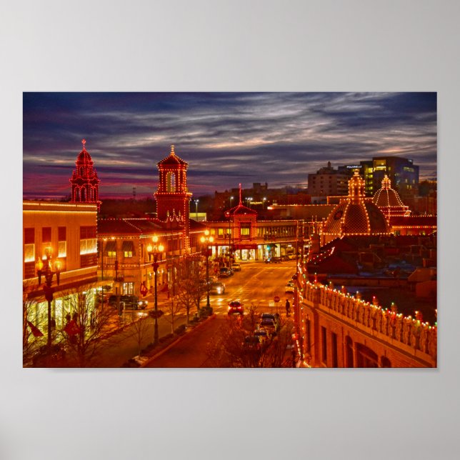 Kansas City Plaza Lights bei Sonnenuntergang Poster (Vorne)