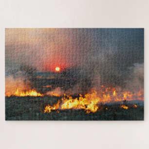 Kansas-Präriebrand bei Sonnenuntergang
