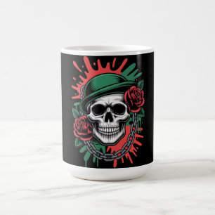 Kantige Grafik: Totenkopf mit Bowlerhut und Rosen Kaffeetasse