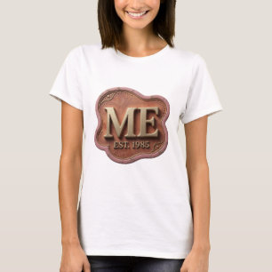 Kantiges Gold ME EST 1985 Künstlerisches Motiv T-Shirt