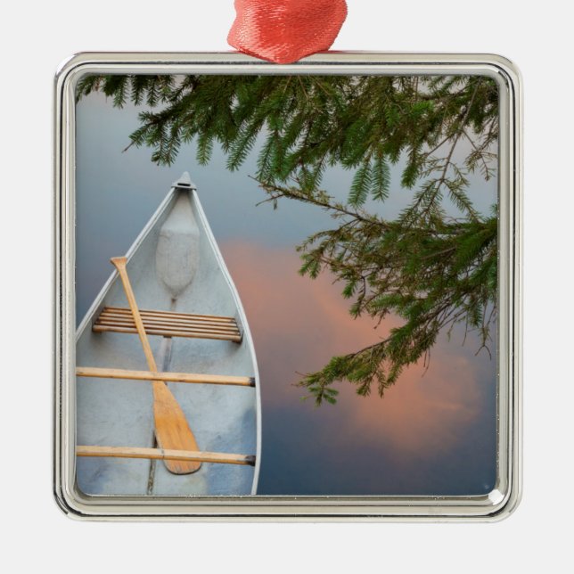 Kanu am See bei Sonnenuntergang, Kanada Silbernes Ornament (Vorne)