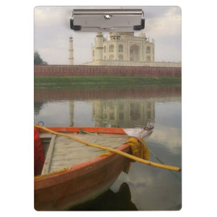 Kanú im Wasser mit Taj Mahal, Agra, Indien Klemmbrett