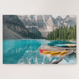 Kanus auf dem Moraine Lake Banff National Park Kan
