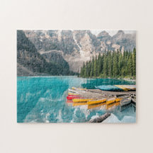 Kanus auf dem Moraine Lake Banff National Park Kan