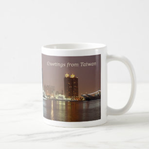 Kaohsiungs-Stadt-Panorama bis zum Nacht Kaffeetasse