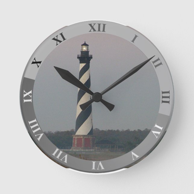 KAP HATTERAS LEUCHTTURM RUNDE WANDUHR (Vorderseite)