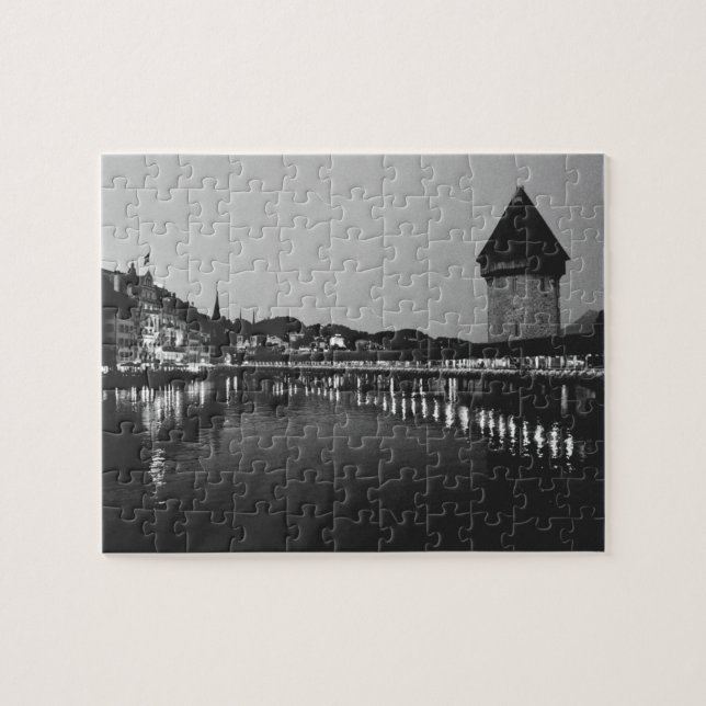 Kapellenbrücke der Luzerne-(die Schweiz) + Fluss (Horizontal)