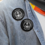 Kapitän des Anchor-Bootes Name Black Button<br><div class="desc">Schwarz-Weiß-Anker und Ihr Personalisierter Schiffsname und Ihr eigener Captain-Rank-Button.</div>
