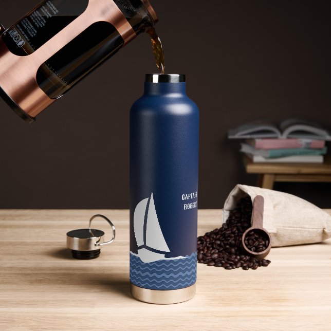 Kapitän (Ihr Name) isoliert Trinkflasche (Kaffee)
