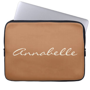Karamellbraun Schriftname Minimalistisch Personali Laptopschutzhülle