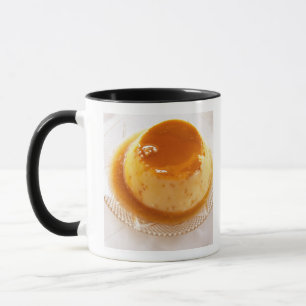Karamellcreme-Pudding mit Karamell Tasse