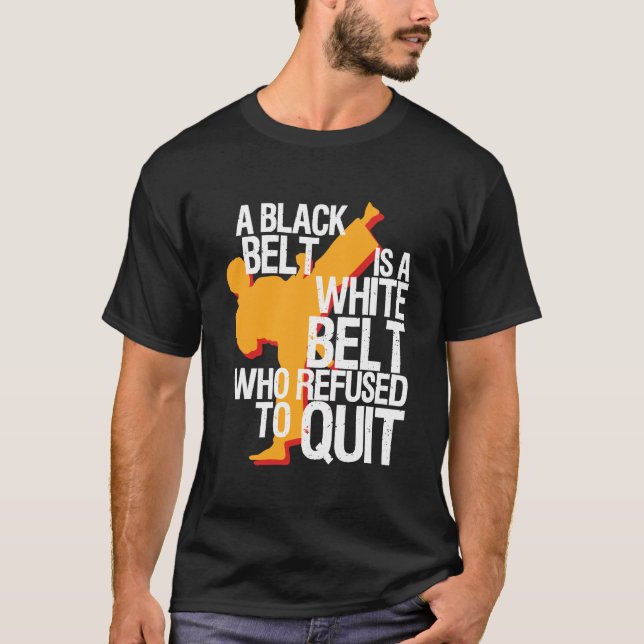 Karate - Ein schwarzer Gürtel T-Shirt (Vorderseite)