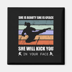 Karate Girl - Sie ist schön, sie ist elegant, sie  Magnet