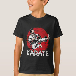 Karate Grunge Design Man macht Jump Kick für Karat T-Shirt