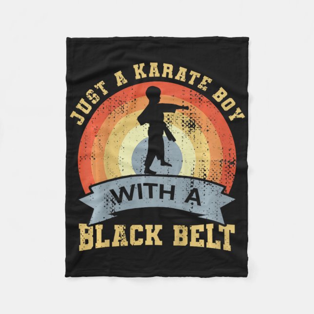 Karate-Junge mit schwarzem Gürtel Fleecedecke (Vorderseite)