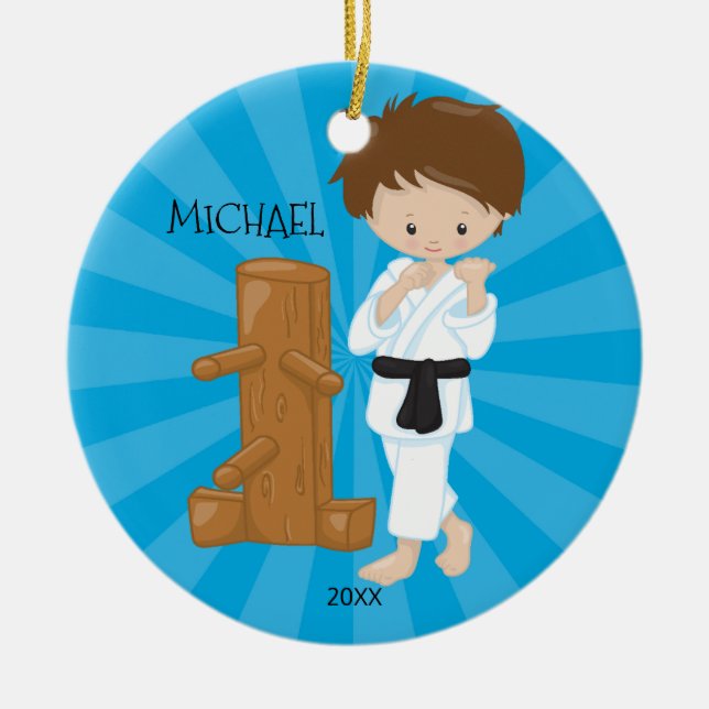 Karate-Jungen-personalisierte Weihnachtsverzierung Keramikornament (Vorne)