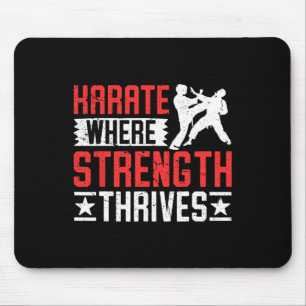 Karate Kämpfer, wo Stärke gedeiht Mousepad