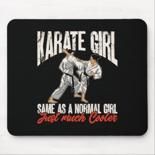 Karate Karate Girl ist ein normales Mädchen Mousepad