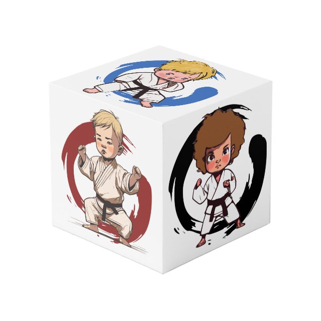 Karate Kids Würfel (Vorderseite Schrägansicht)