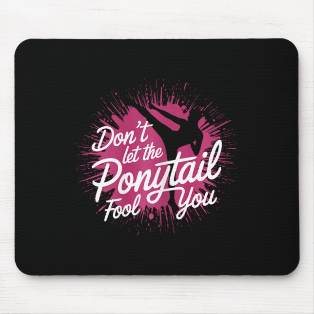 Karate-Mädchen Selbstvertrauen Mit Tritt  Mousepad (Vorne)