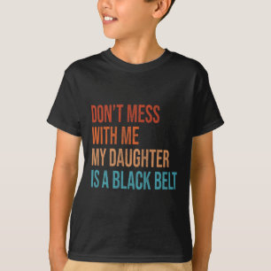 Karate Mama Meine Tochter ist eine Kampfkunstlerin T-Shirt