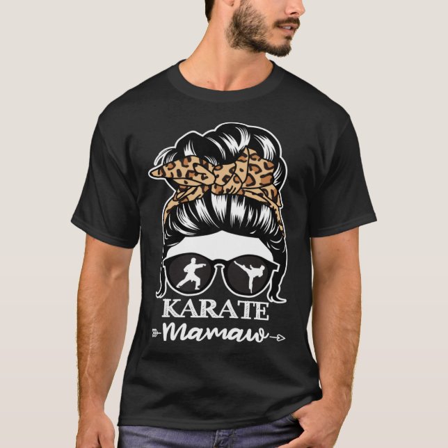 Karate Mamaw Messy Bun Hair Karate Fighter Mamaw T-Shirt (Vorderseite)