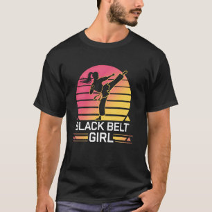 Karate-Schwarzgurt-Mädchen-Kampfsport-Sonnenunterg T-Shirt